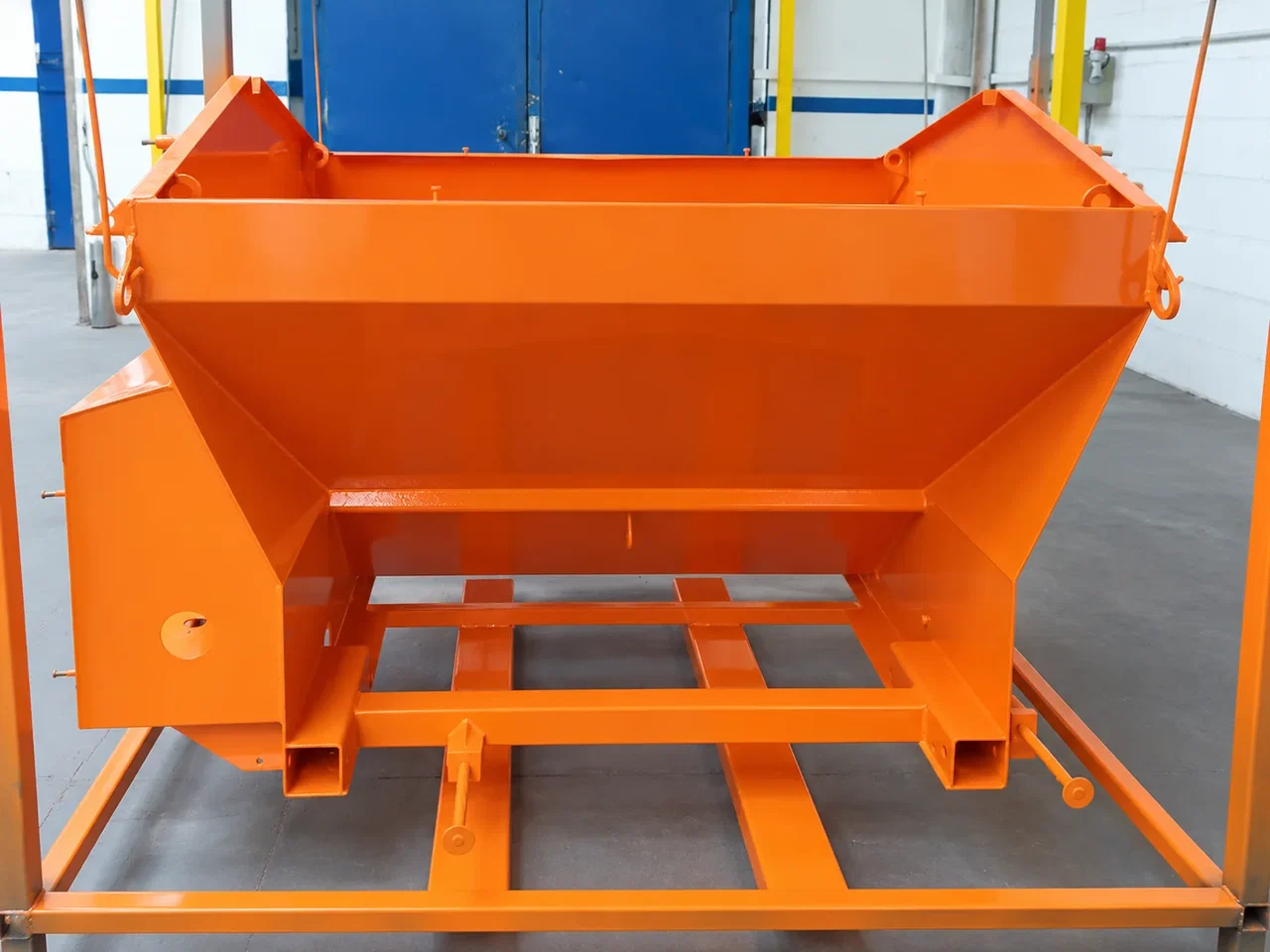 Orange pulverbeschichtetes großformatiges Industriebauteil